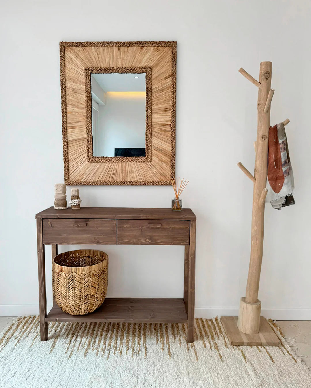 Perchero de pie de madera rústico